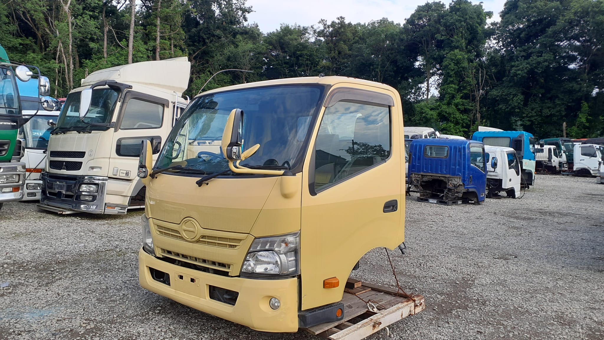 REF.No: CF-AE-13] Cabin only Hino Dutro Cabin XKU710-0001295 SJG