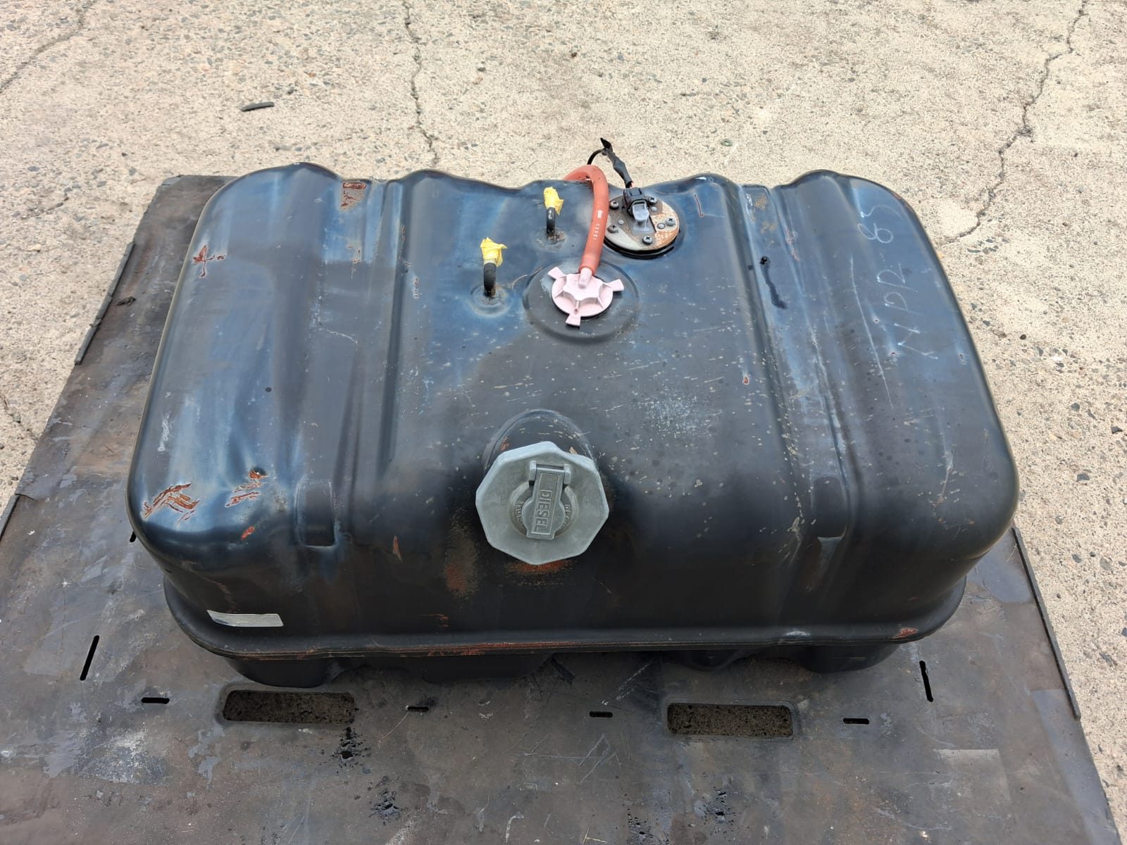 CG-P6 | 100L Diesel Fuel Tank for Isuzu Elf NPR