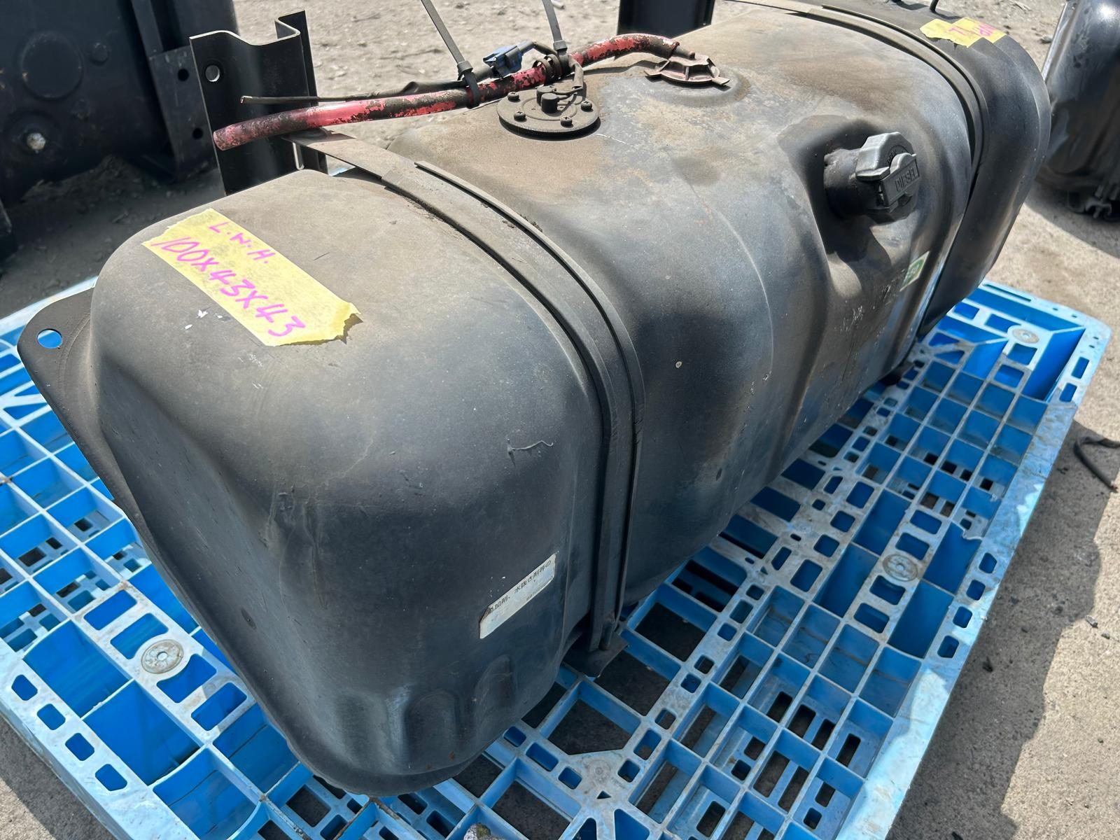 CG-P4 | 100L Diesel Fuel Tank for Isuzu Elf (NPR)