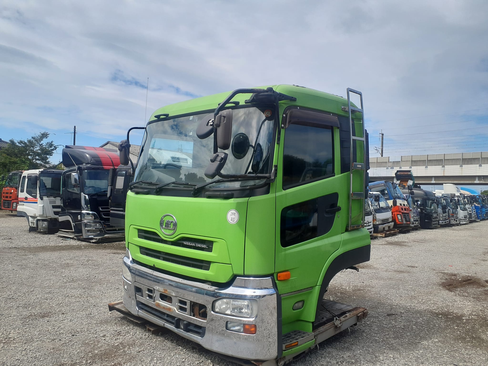 CD-AH-51 | Cabin only UD Trucks UD Nissan Cabin CG5ZA-01596 LKG-CG5ZA With bed March 2012