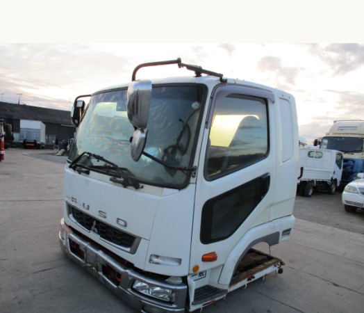 CC-BB-19 | Cabin only Mitsubishi Fighter Mitsubishi Fuso Wide Cabin with bed FK65FZ-550100 LKG-FK65FZ