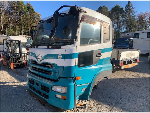 CD-BB-136 | Cabin only UD Trucks Cabin CD5ZA-10666 QKG-CD5ZA With bed December 2012