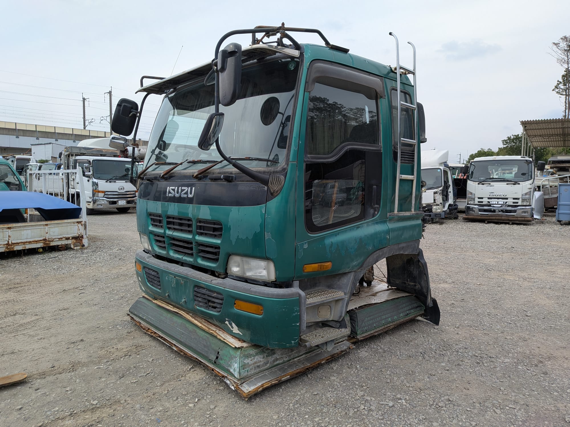 CG-AF-99 | Cabin only Isuzu Giga Cabin CXZ82K2-3001080, with bed