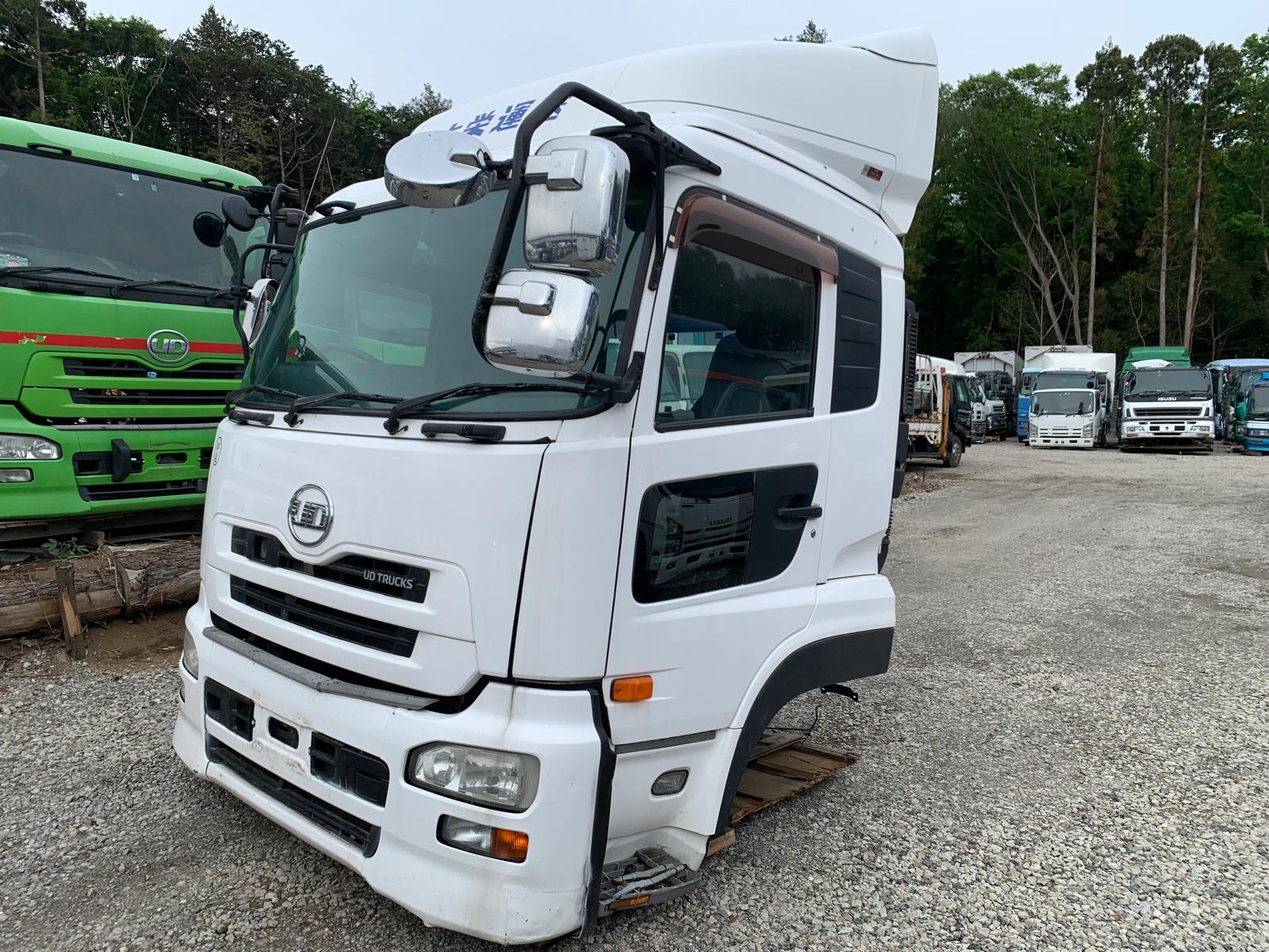 CE-AC-12 | Cabin only UD Trucks Cabin CG5ZA-01433 LKG-CG5ZA with bed December 2011