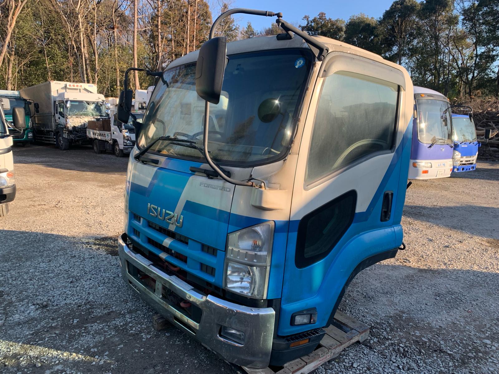 CE-AB-85 | Cabin only Isuzu Forward Cabin FRR90-7014163 FRR90