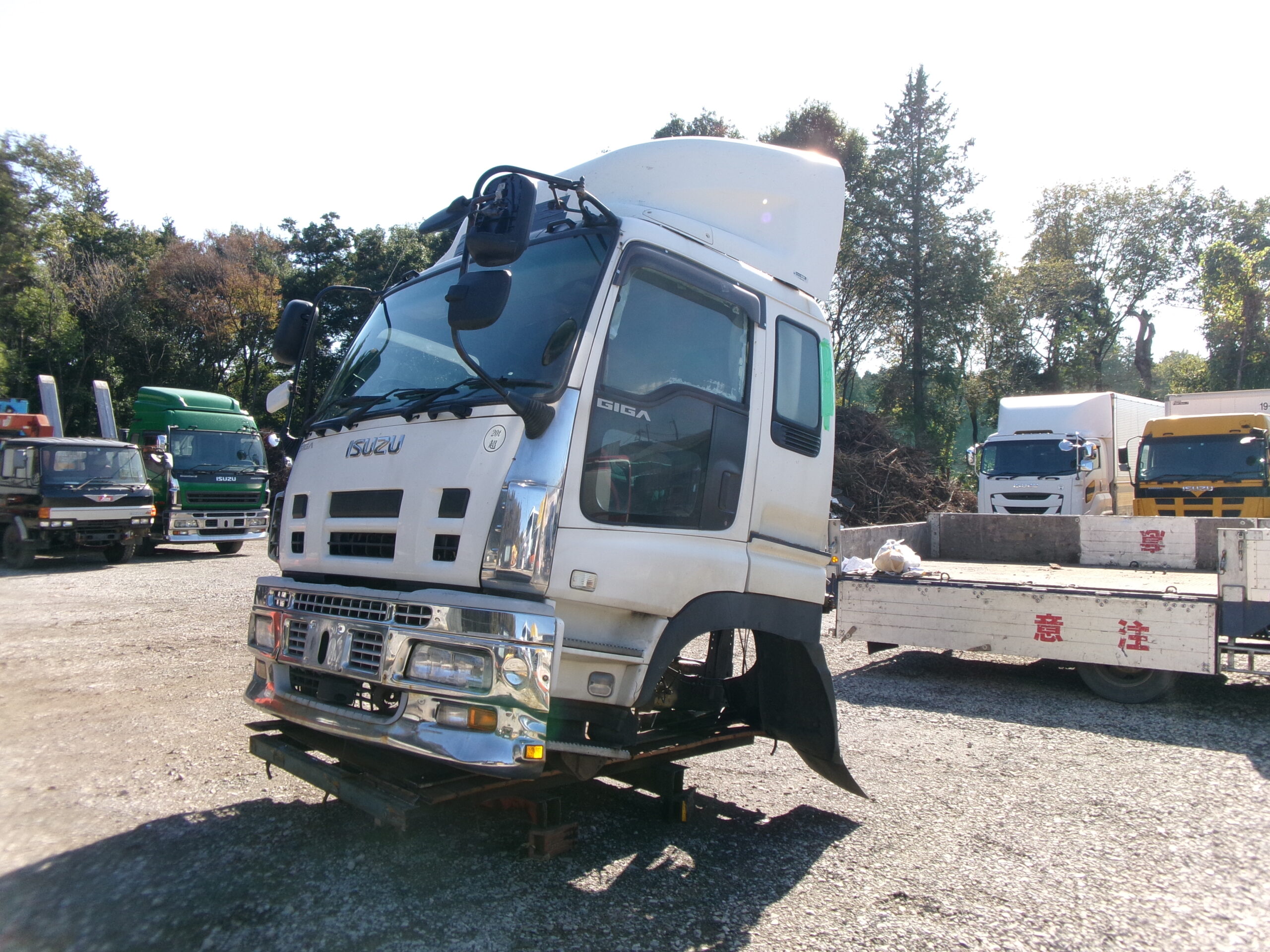 CD-BB-32 | Cabin only Isuzu Giga Cabin CYY77V8J-7000201 CYJ77V8J with bed