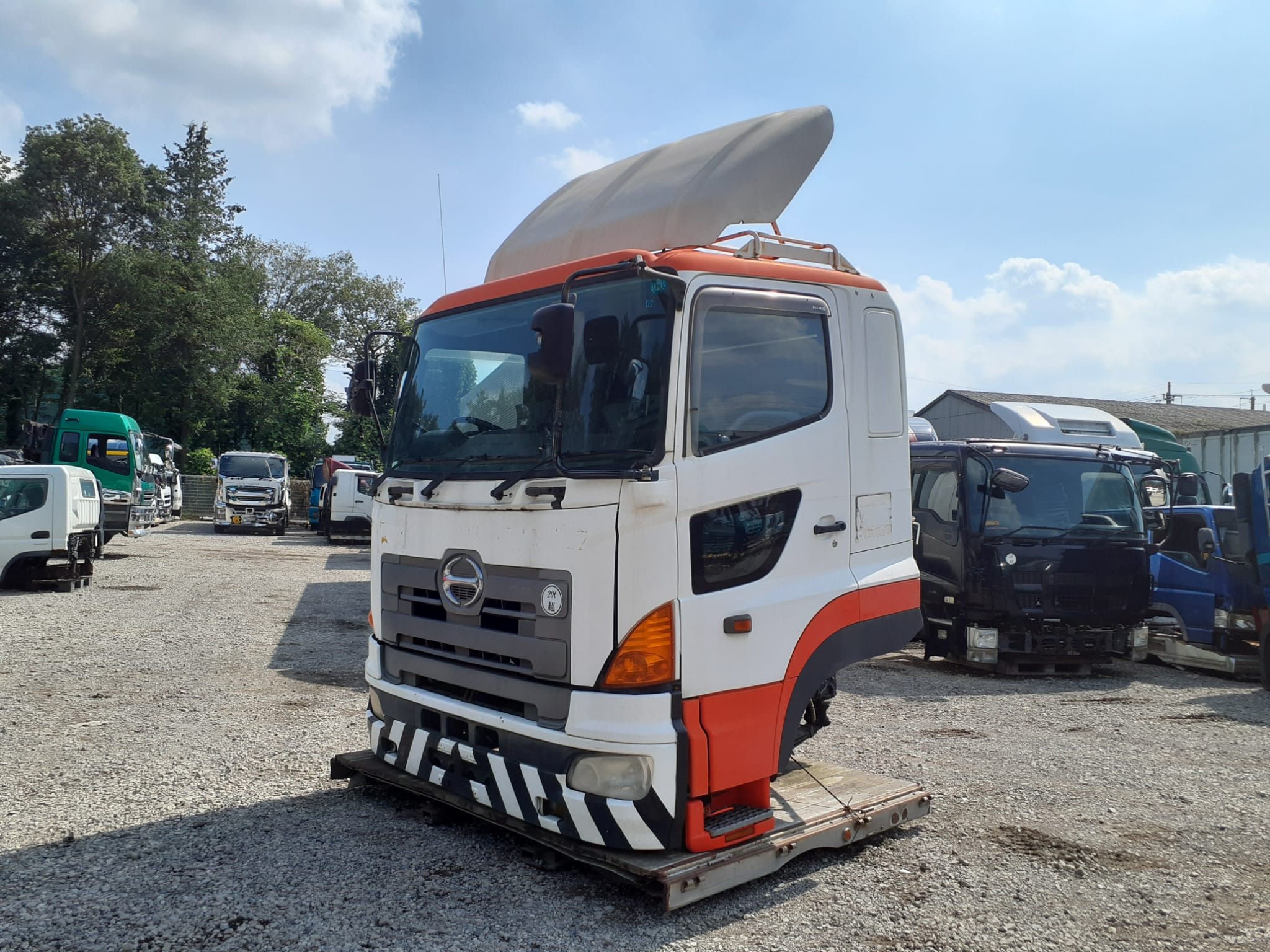 CD-AH-52 | Cabin only Hino Profia Cabin FW1EXW-12049 with bed and air guide plate
