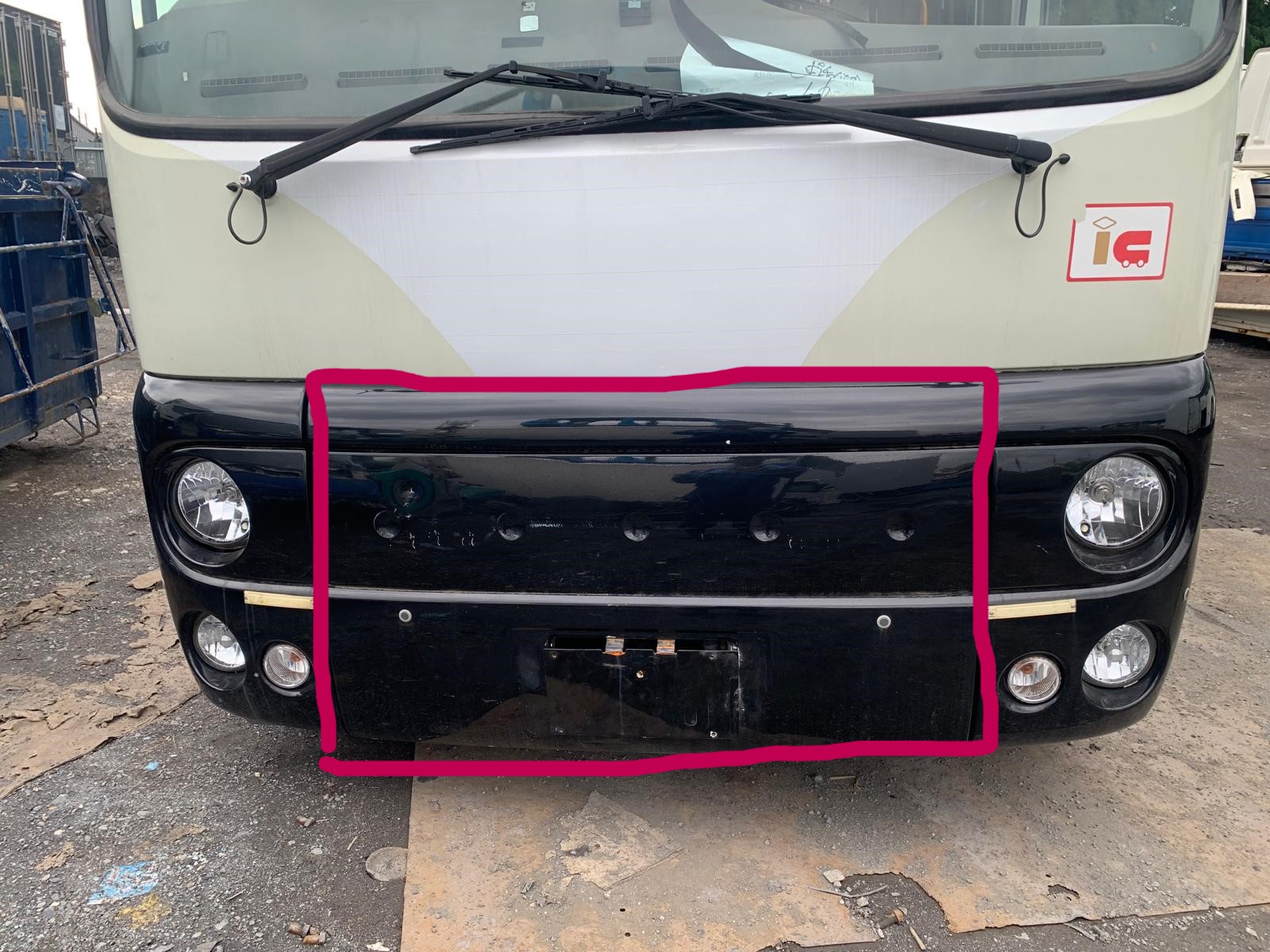 CE-AG-21-P5 | Hino Poncho Front Bumper