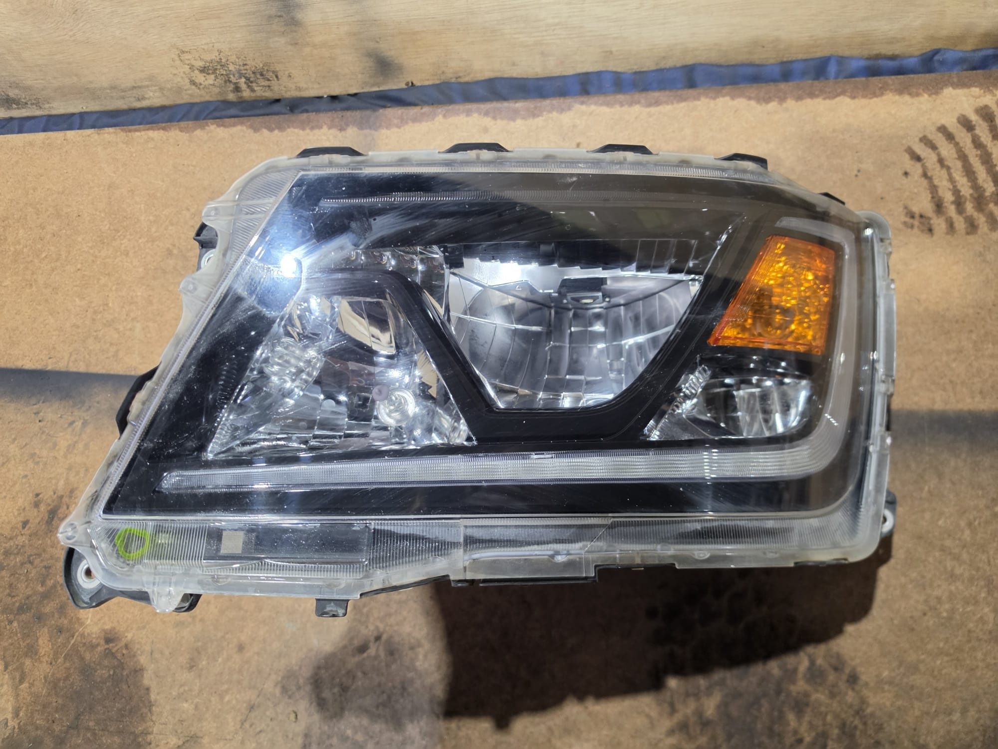 CG-AJ-37 | Left headlight