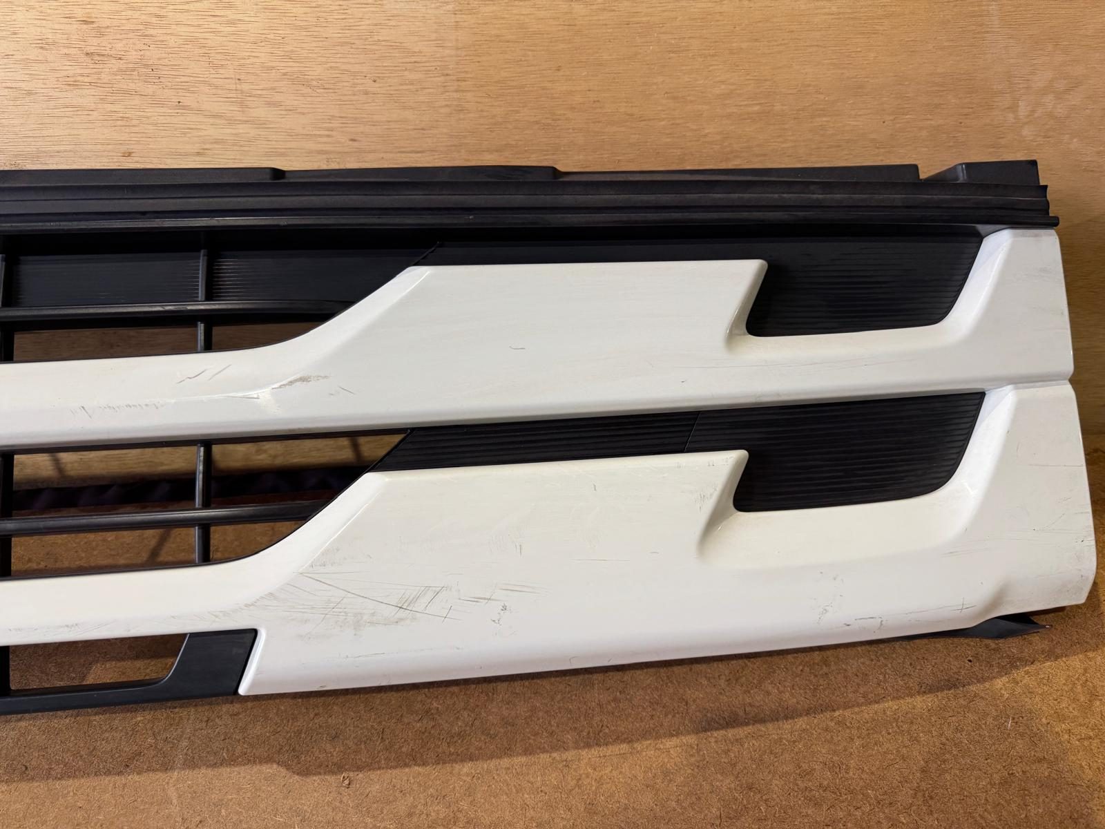 CG-P30 | Front grille uploads/parts/CG-P30_Front_grille_photo_4.jpg