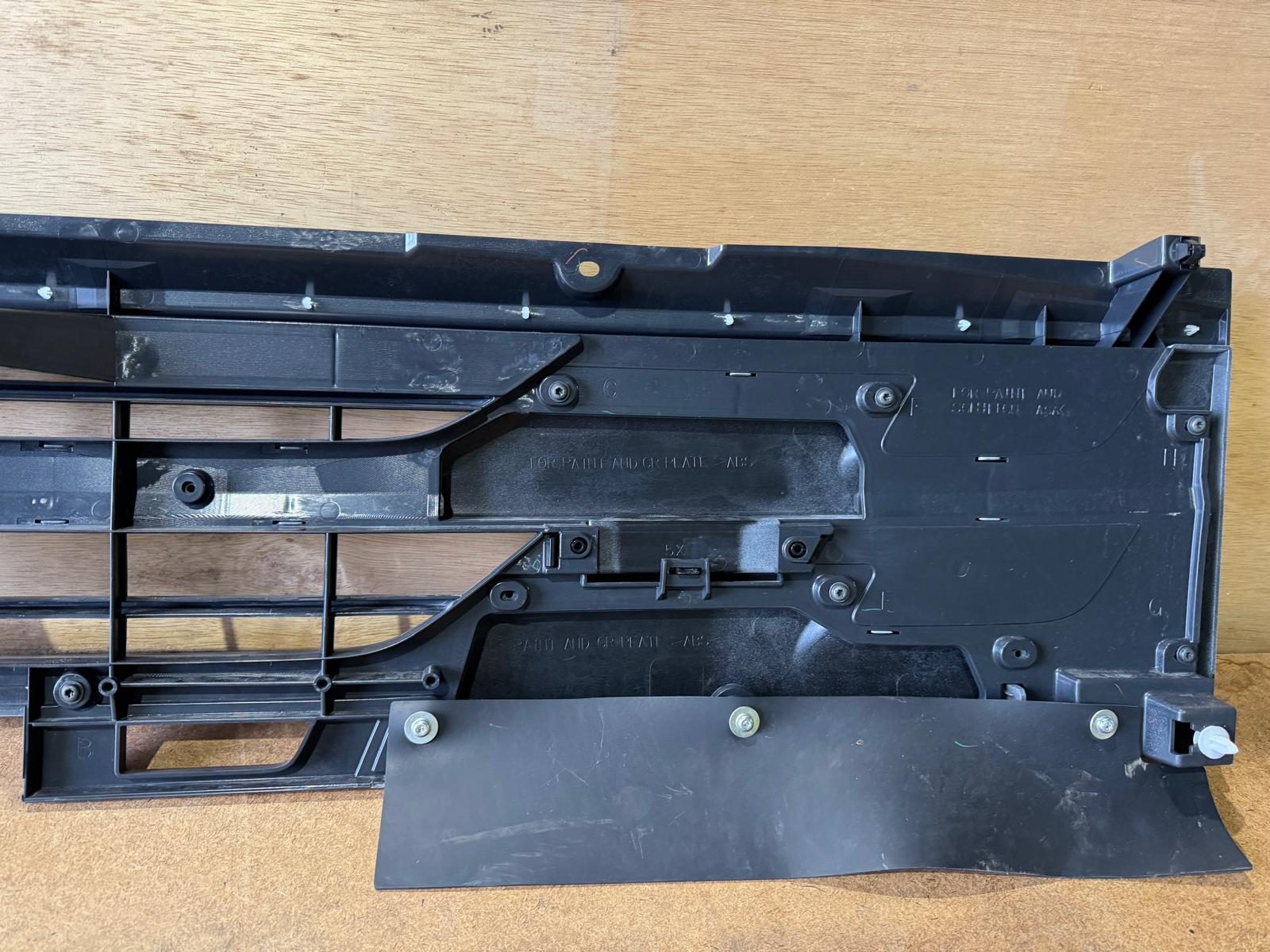 CG-P30 | Front grille uploads/parts/CG-P30_Front_grille_photo_5.jpg