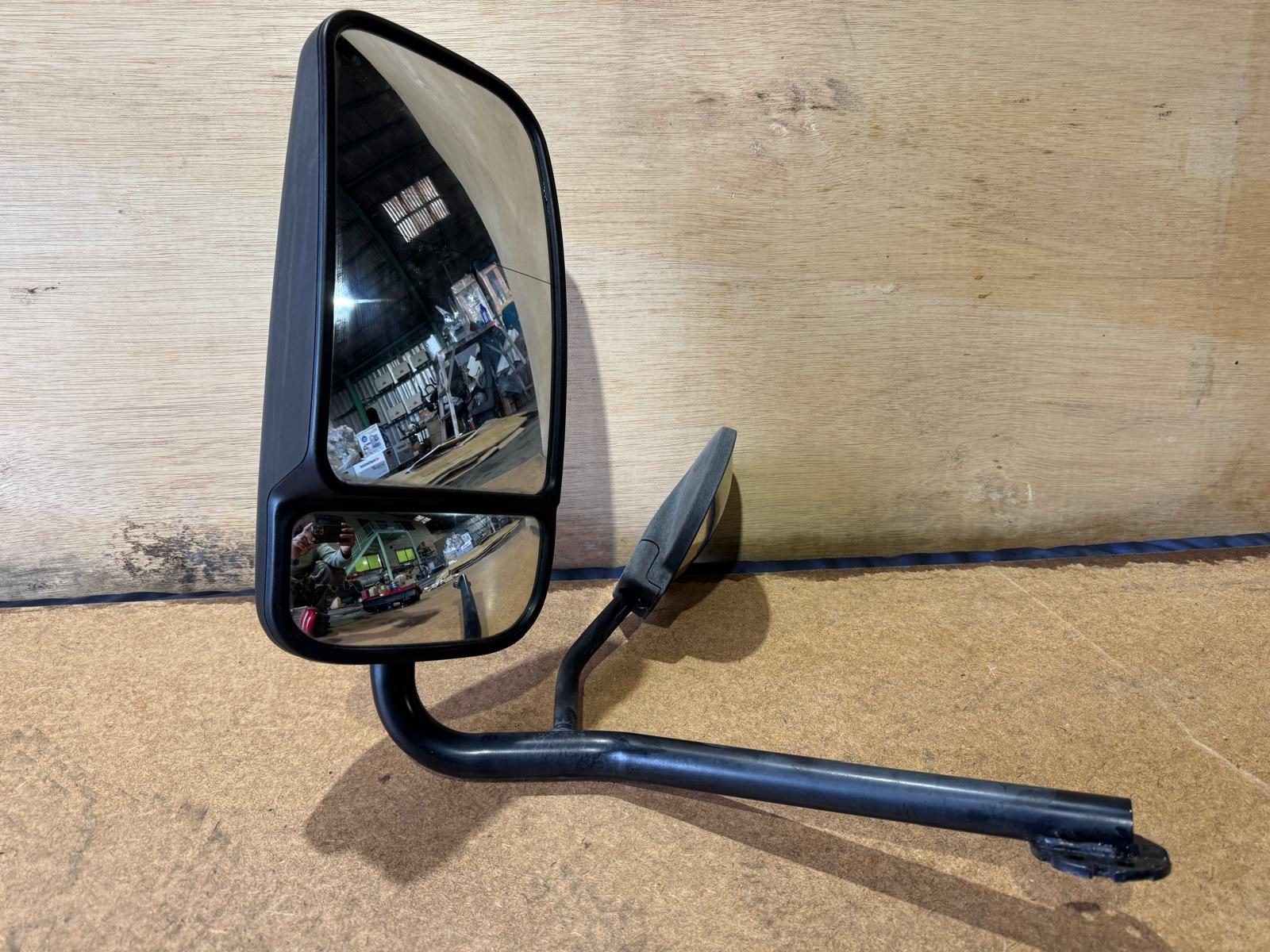 CG-P32 | Mirror set with left arm